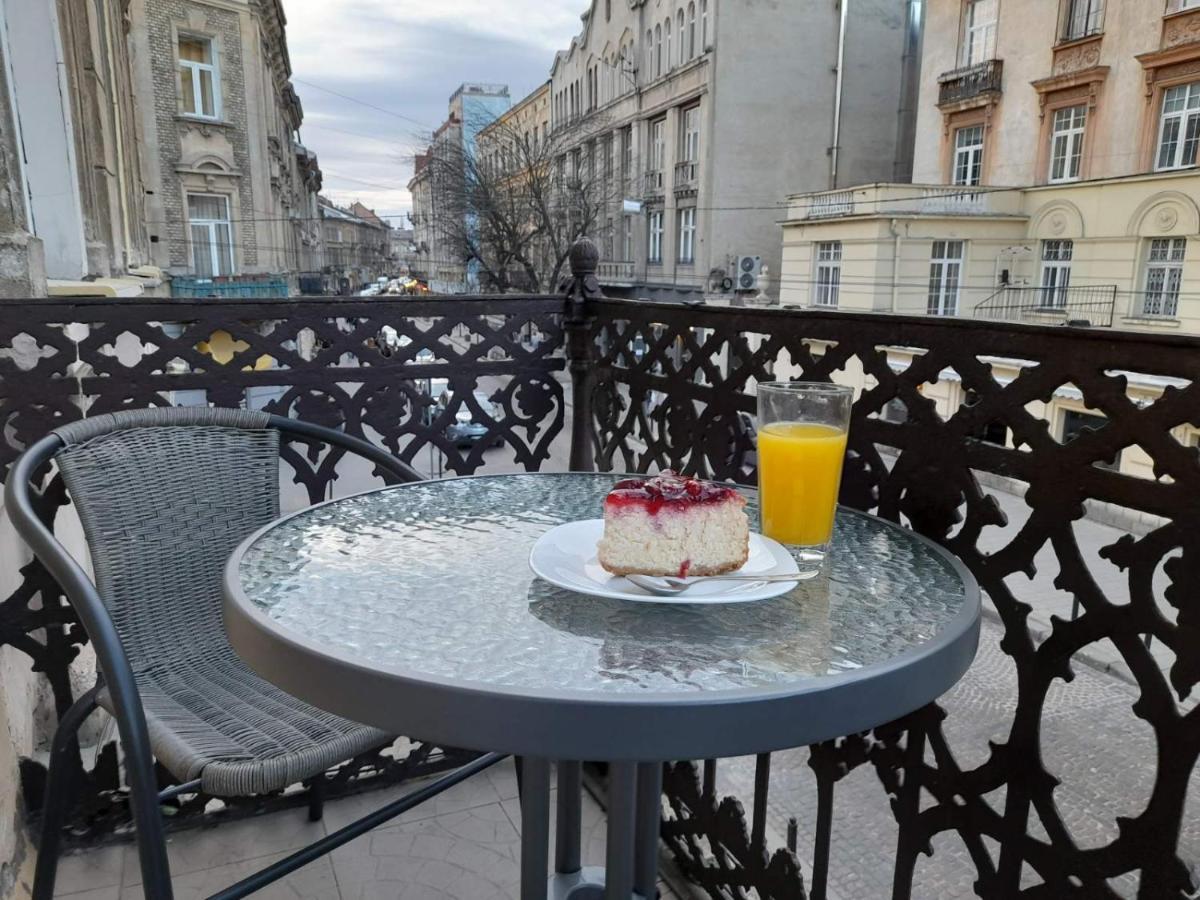 On Pekarska Str.26 *